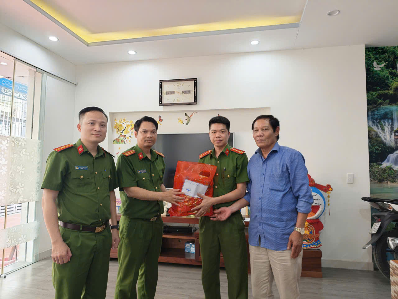 Công an phường An Dương: Nhiều hoạt động kỷ niệm 80 năm ngày thành lập lực lượng Cảnh sát Quản lý hành chính về trật tự xã hội